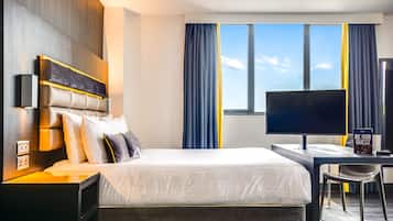 Family Grande Studio | In-room safe, desk, iron/ironing board, travel crib