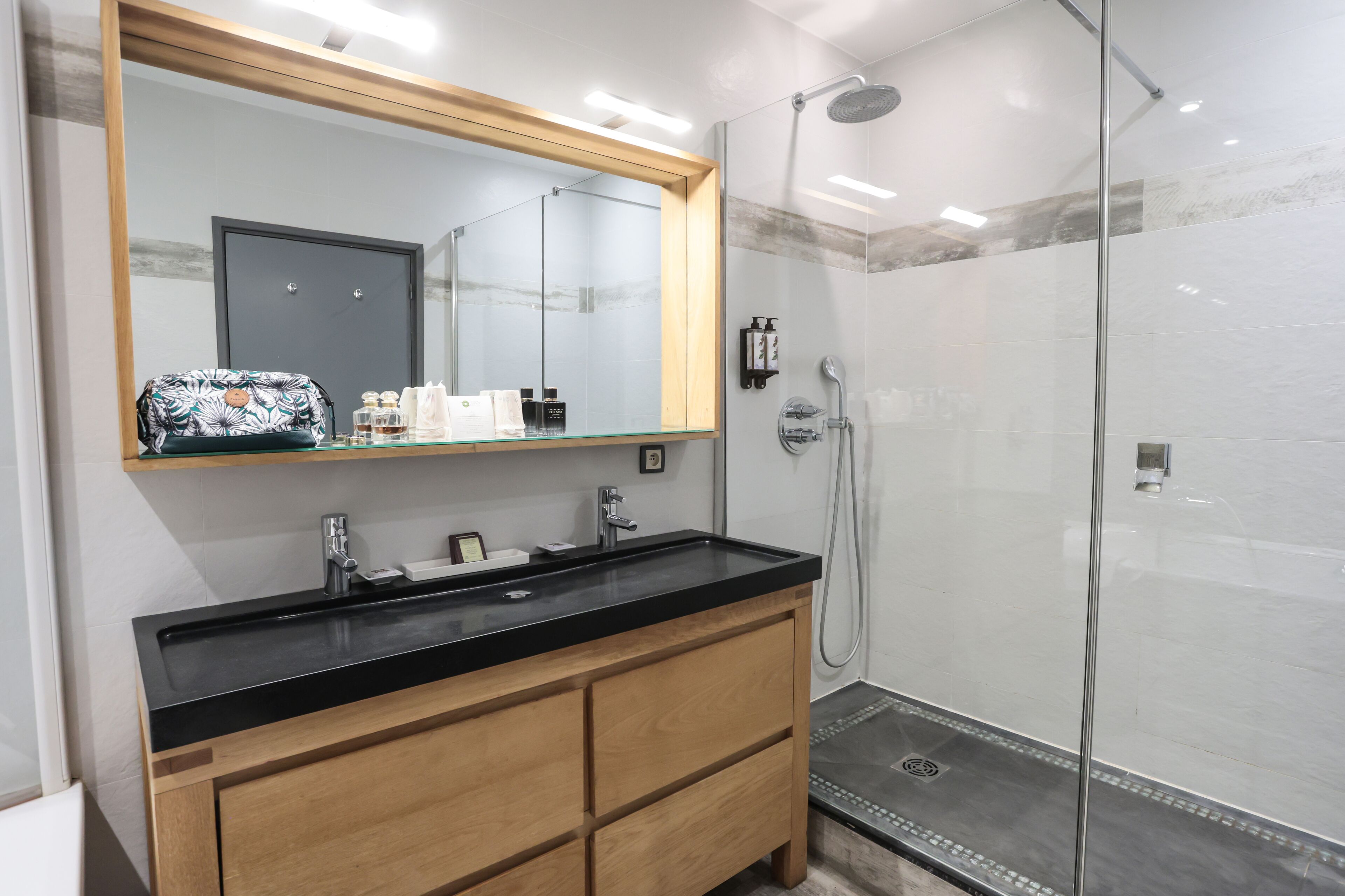 junior suite (free spa access) | bathroom | deep-soaking bathtub, free toiletries, hair dryer, bathrobes