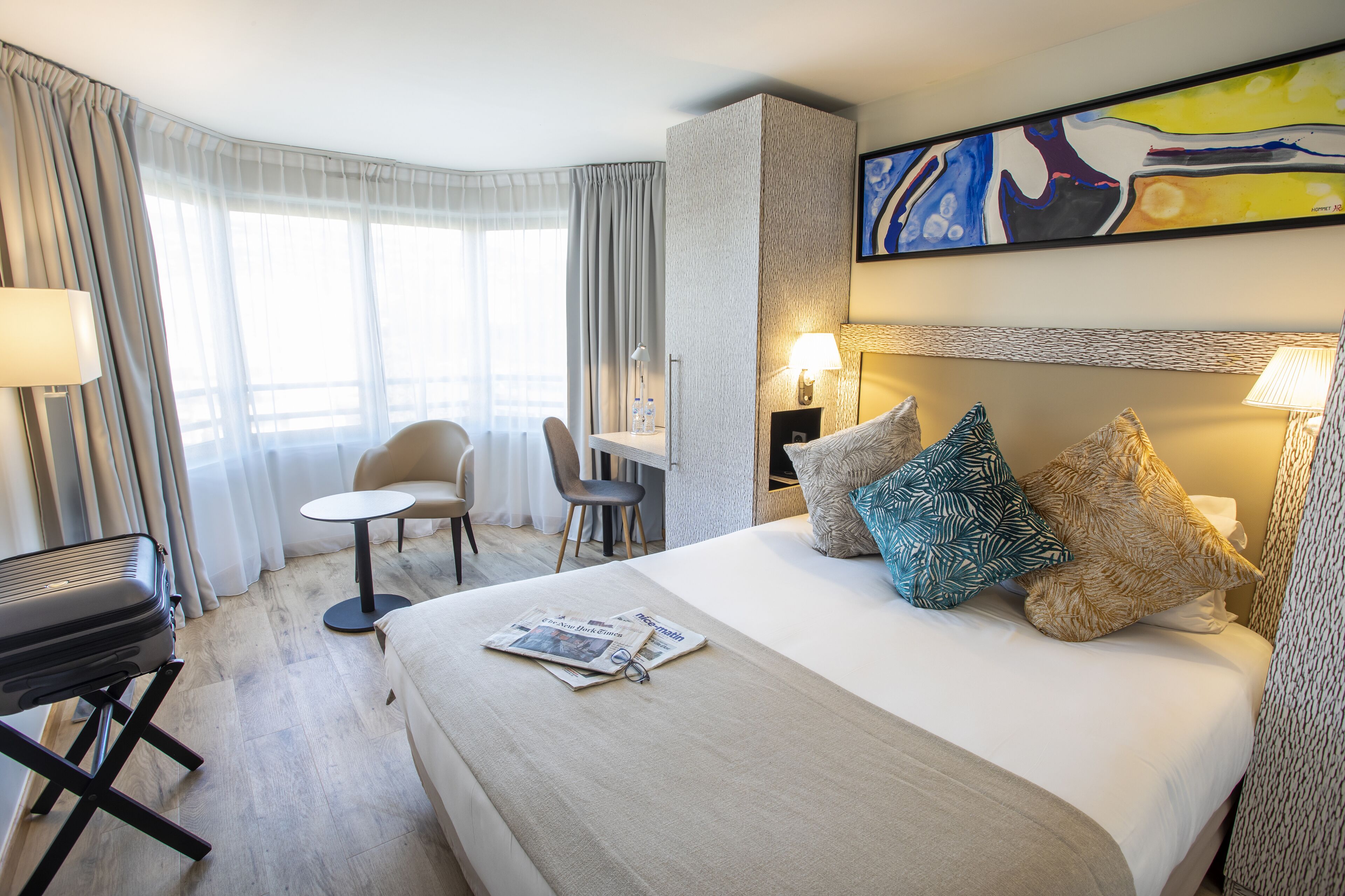 2 bedrooms, premium bedding, minibar, in-room safe