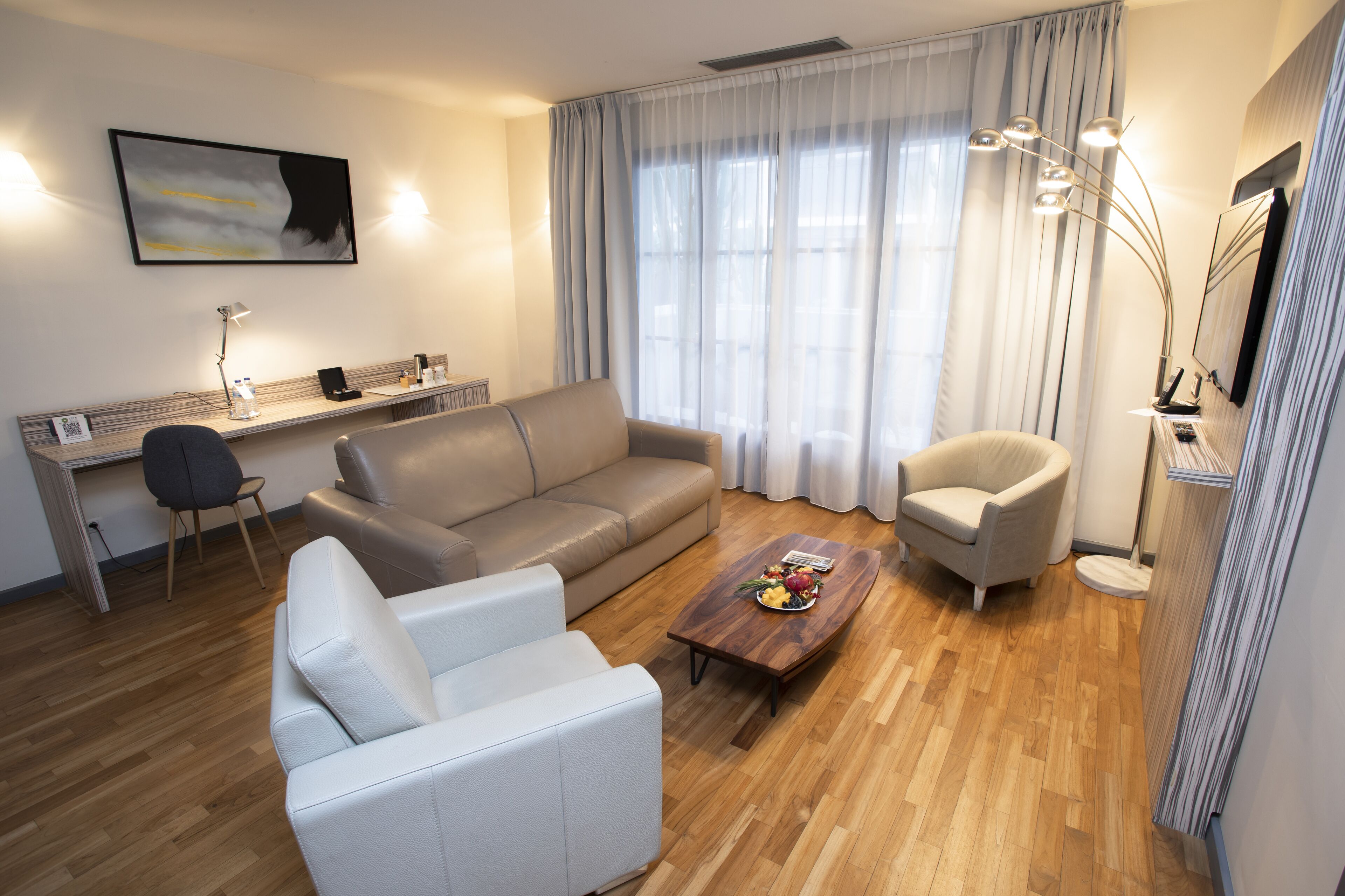 junior suite (free spa access) | living area | flat-screen tv