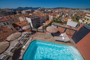 Piscine couverte, piscine extérieure (ouverte en saison)
