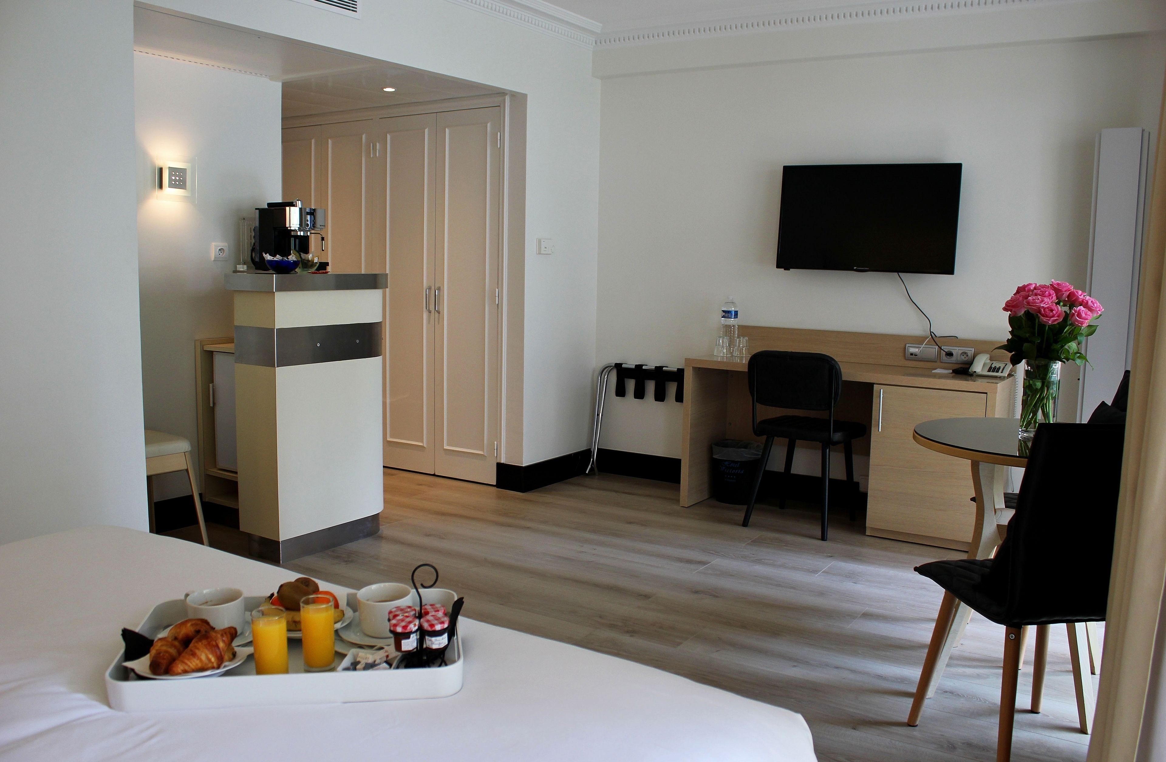 deluxe room, terrace | 1 bedroom, premium bedding, minibar, in-room safe