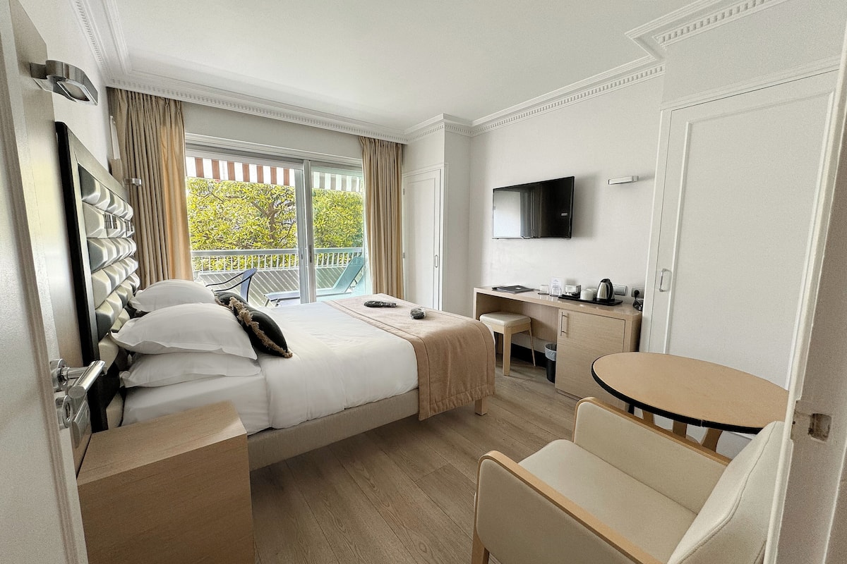 classic room, balcony, garden view | 1 bedroom, premium bedding, minibar, in-room safe