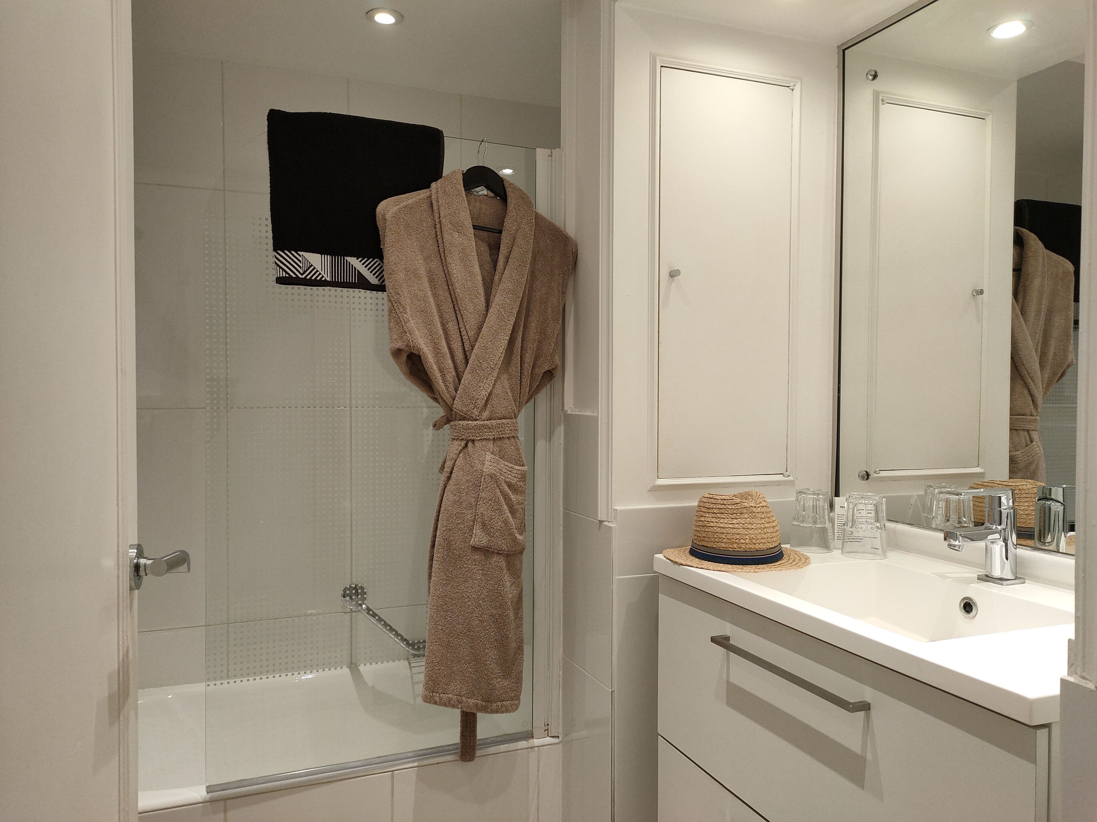 classic room, city view | bathroom | bathtub, free toiletries, hair dryer, bathrobes