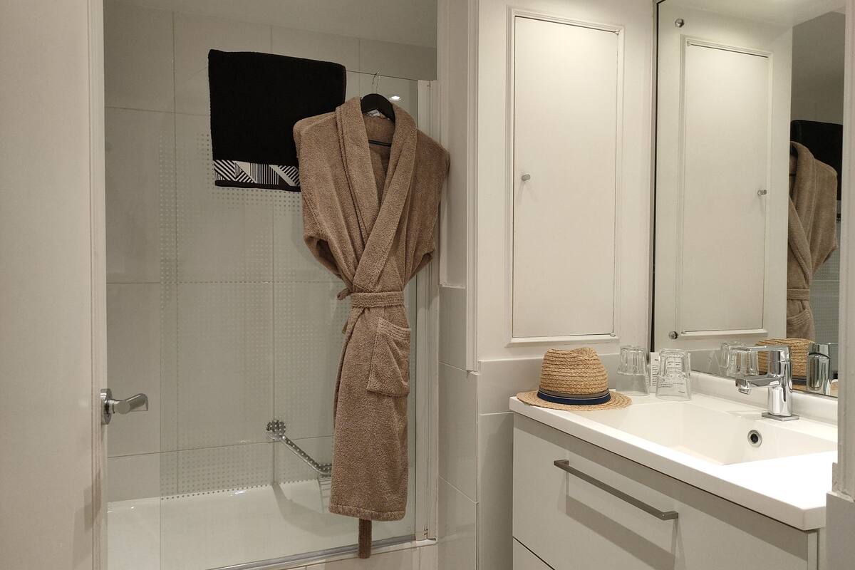 classic room, city view | bathroom | bathtub, free toiletries, hair dryer, bathrobes