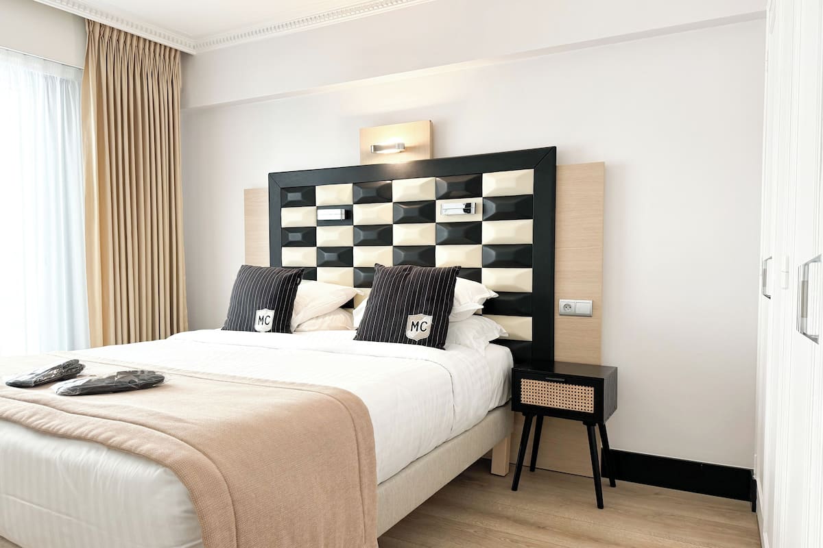 Classic Room, City View | Premium bedding, minibar, in-room safe, desk