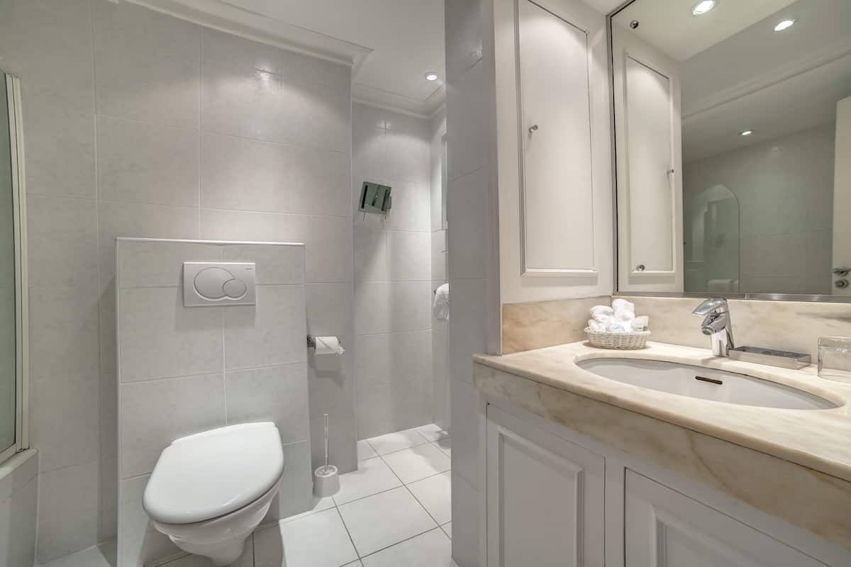 bathtub, free toiletries, hair dryer, bathrobes