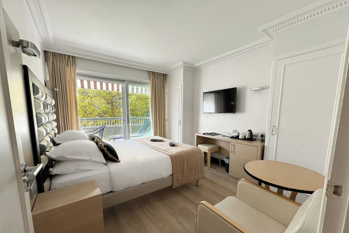 Classic Room, Balcony, Garden View | Premium bedding, minibar, in-room safe, desk