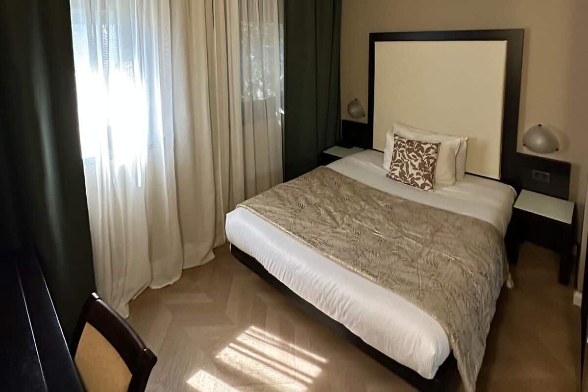 Superior Single Room | Minibar, in-room safe, desk, laptop workspace