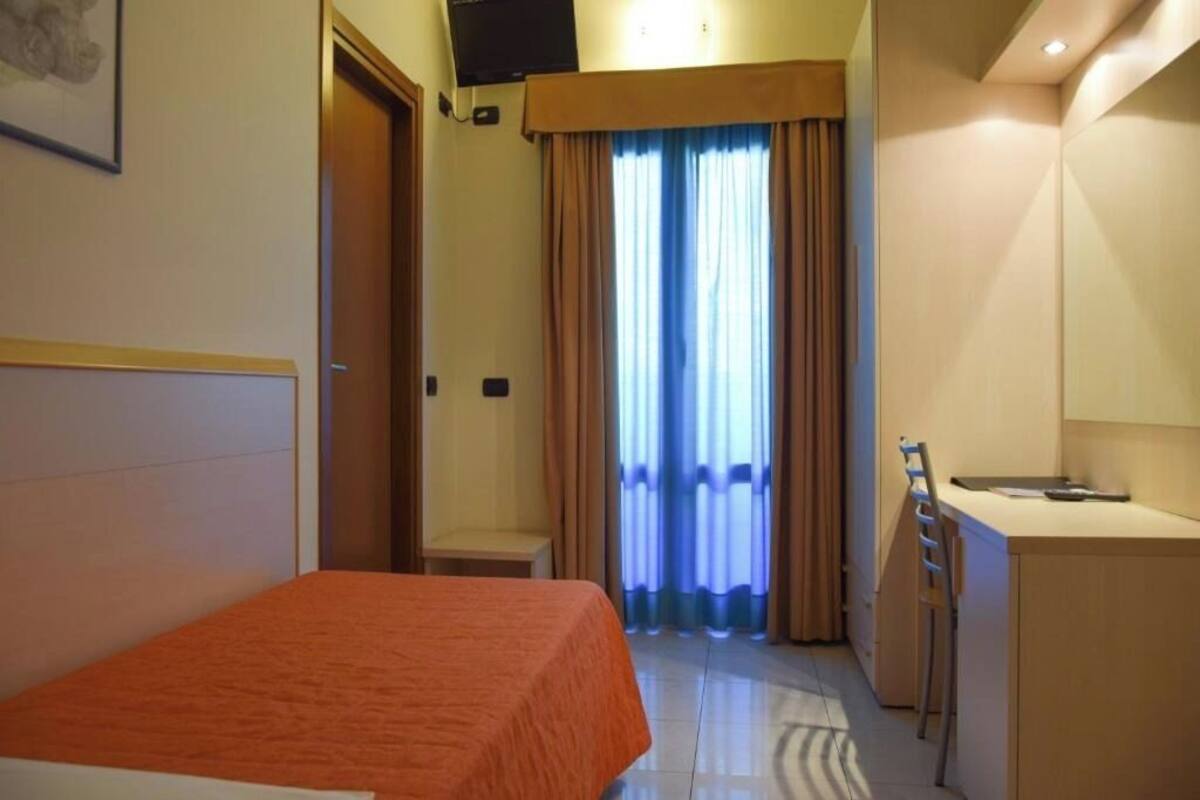 Phòng đơn phong cách cổ điển | Bộ đồ giường kháng dị ứng, minibar, két bảo mật tại phòng, bàn 