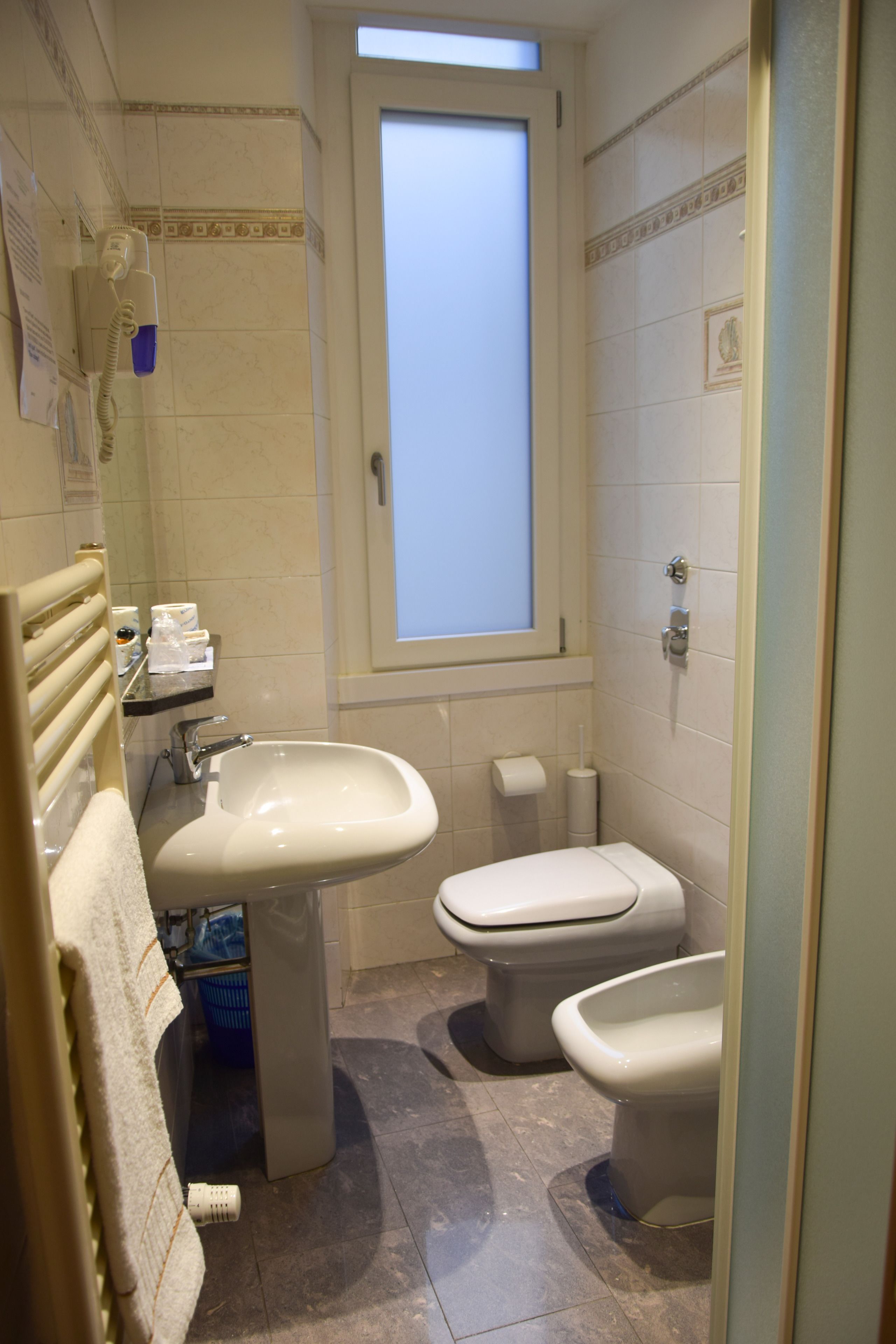 shower, rainfall showerhead, free toiletries, hair dryer