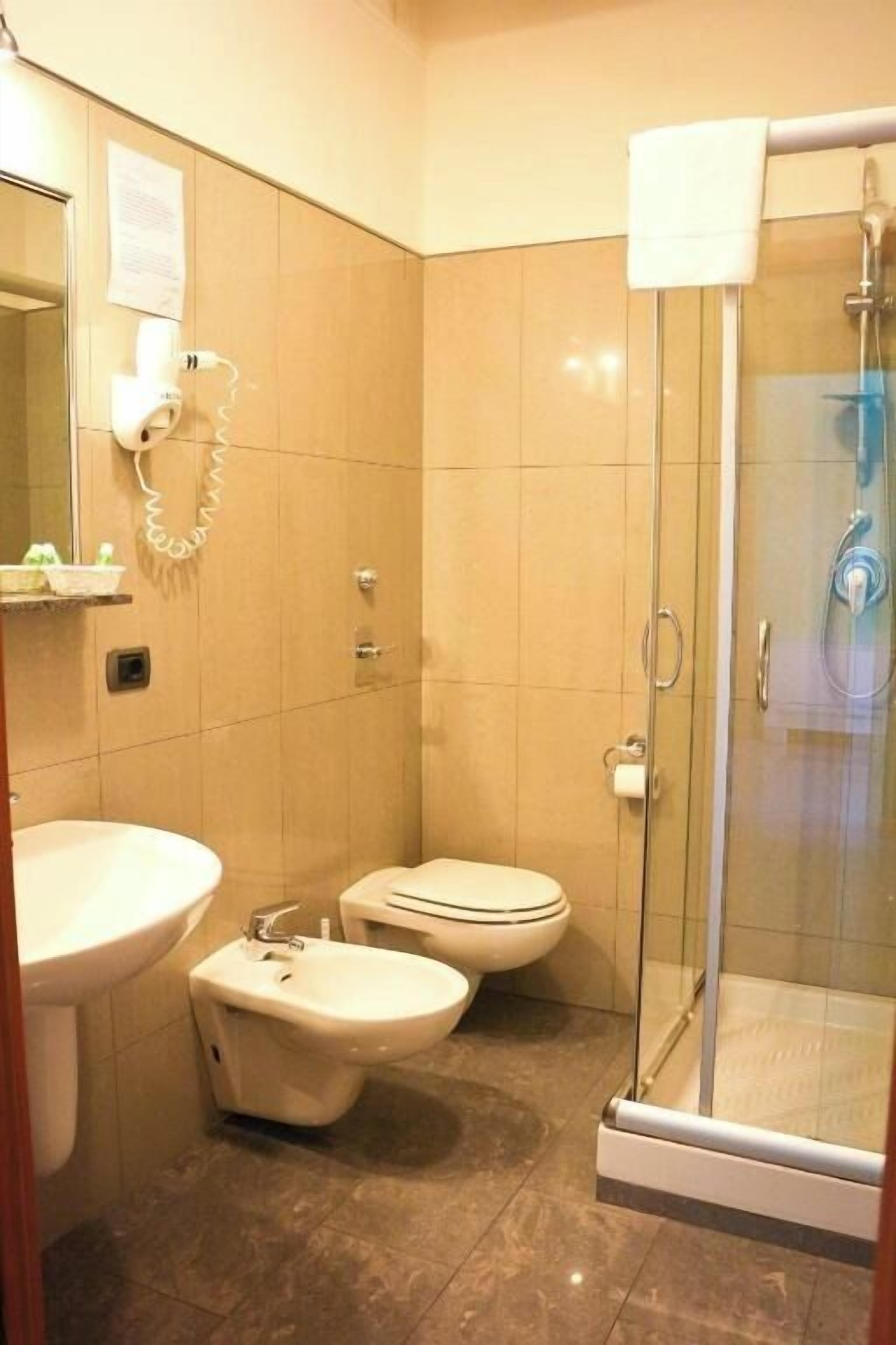 deluxe single room | bathroom | shower, rainfall showerhead, free toiletries, hair dryer