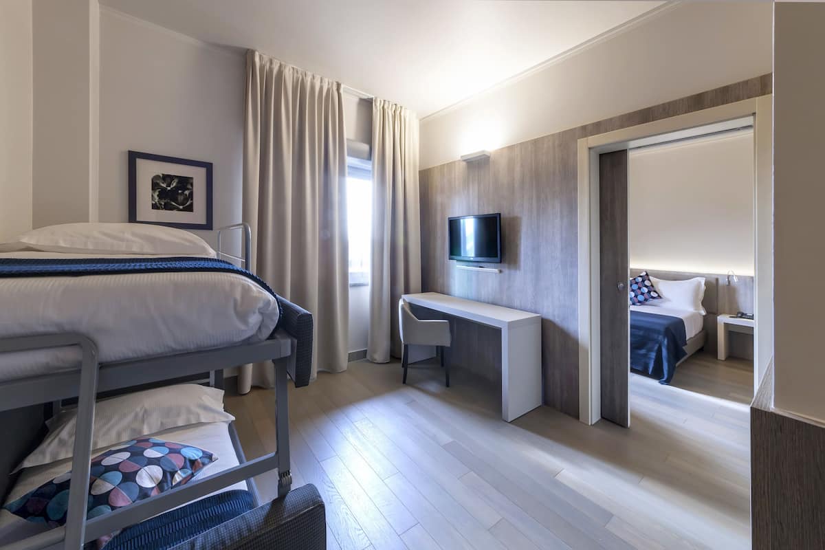 Suite Familiale | 1 chambre, couette en duvet d'oie, minibar