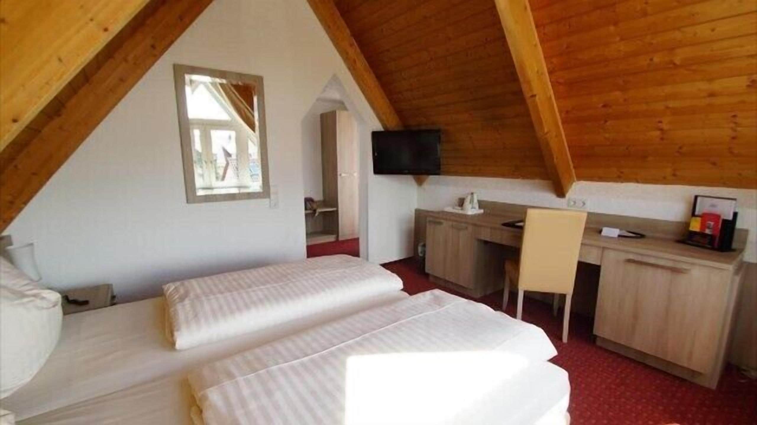 1 bedroom, minibar, in-room safe, desk