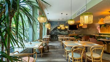 Dagelijks ontbijtbuffet (EUR 16 per persoon)