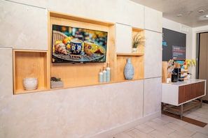 Lobby sitting area - Holiday Inn Express Hotel & Suites Hesperia by IHG (Hesperia)
