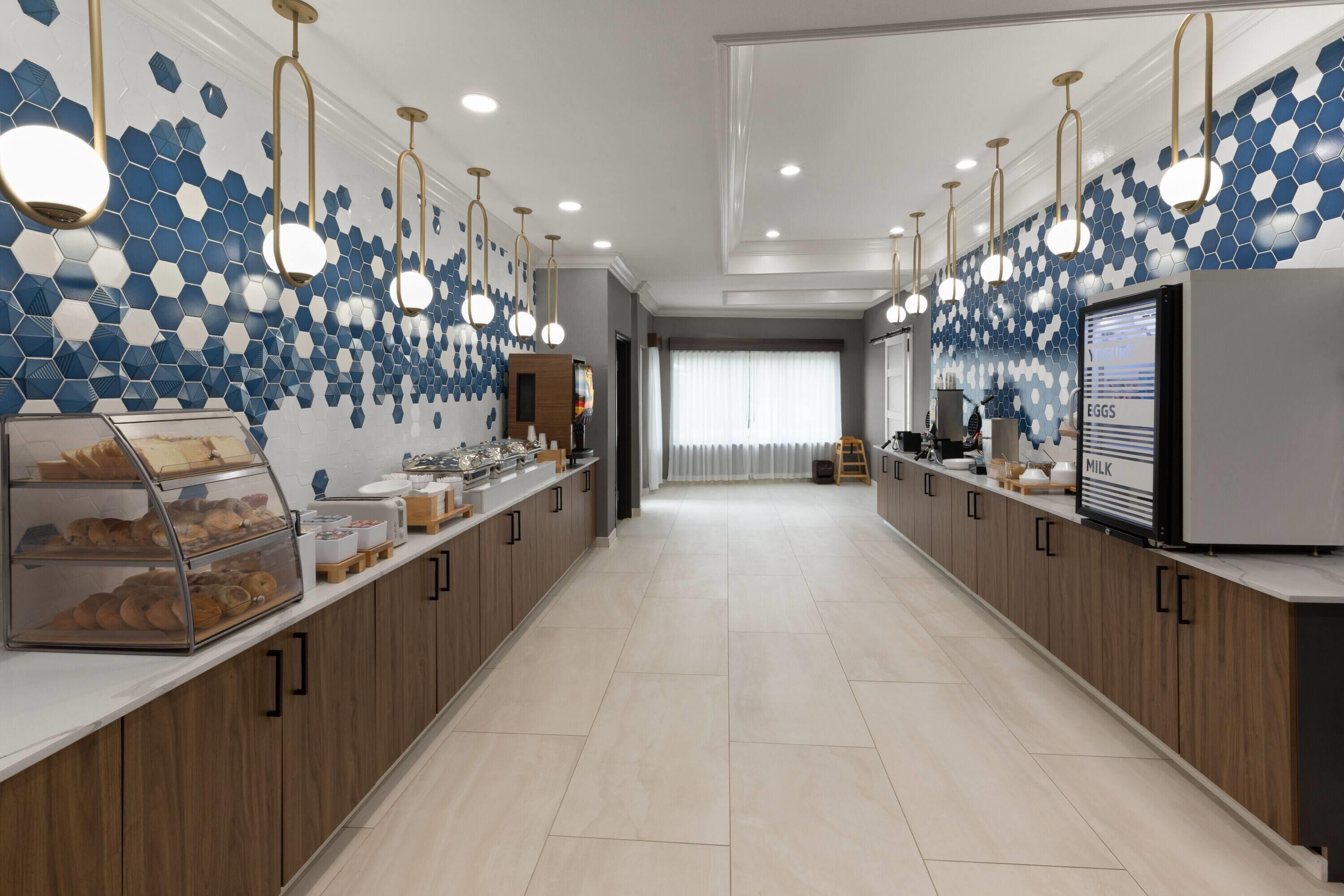 Free daily continental breakfast 