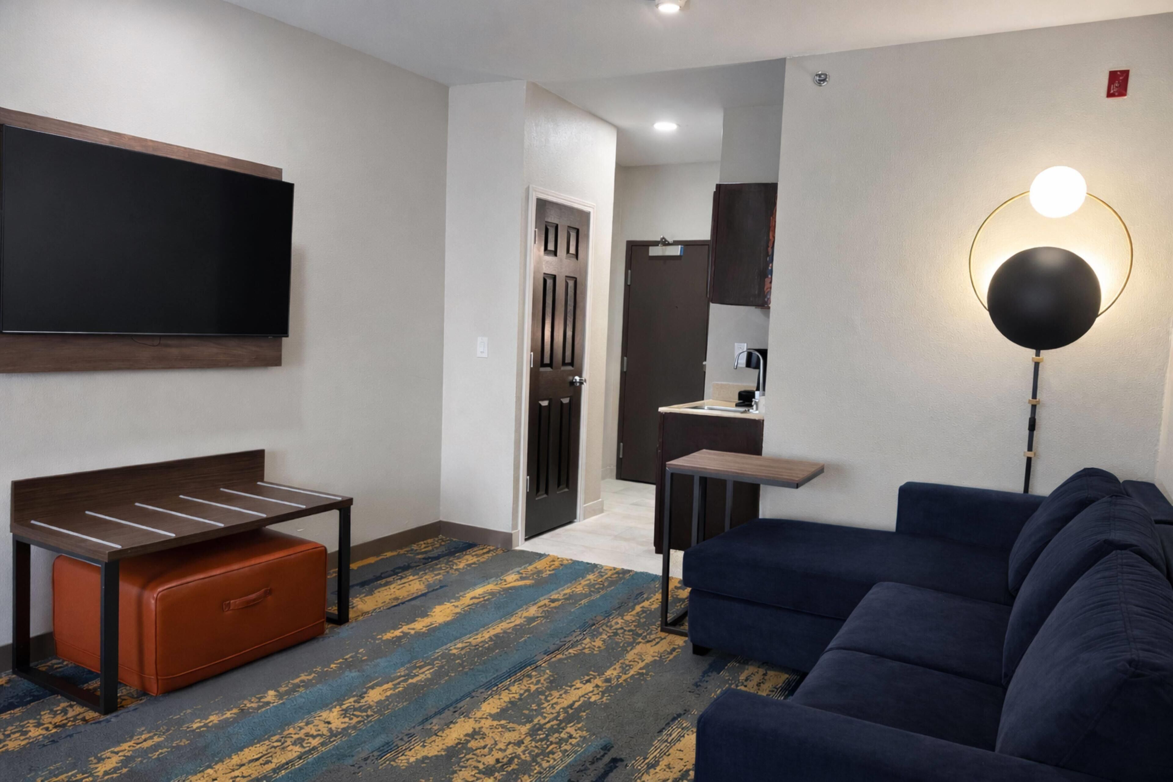 Premium bedding, in-room safe, desk, laptop workspace