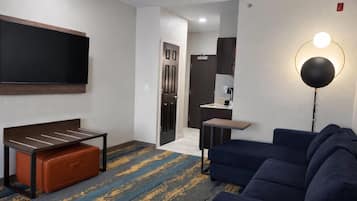 Premium bedding, in-room safe, desk, laptop workspace