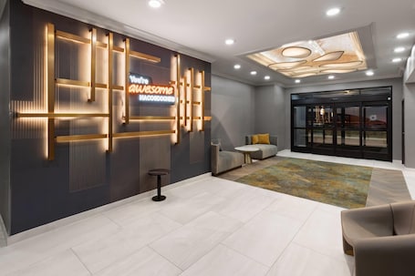 Lobby. La Quinta Inn & Suites Nacogdoches