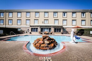 Outdoor pool, sun loungers