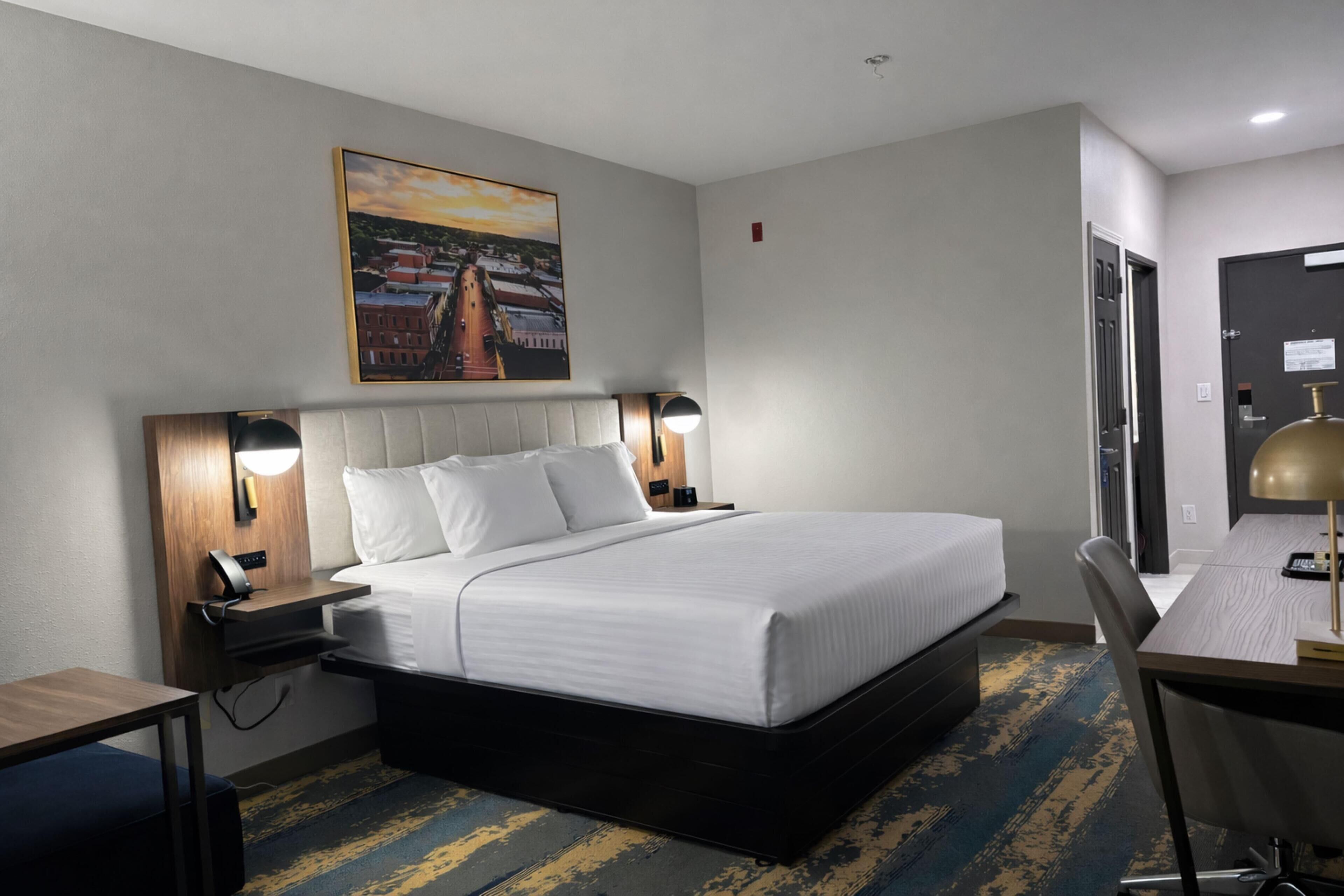 Premium bedding, in-room safe, desk, laptop workspace