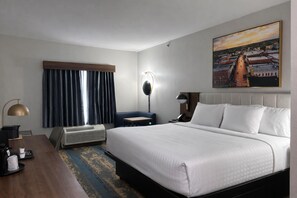 Premium bedding, in-room safe, desk, laptop workspace - La Quinta Inn & Suites Nacogdoches (Nacogdoches)