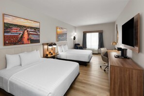 Premium bedding, in-room safe, desk, laptop workspace - La Quinta Inn & Suites Nacogdoches (Nacogdoches)