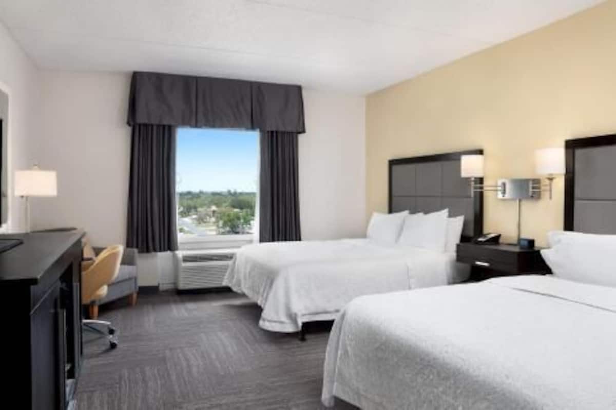 Hypo-allergenic bedding, in-room safe, desk, laptop workspace