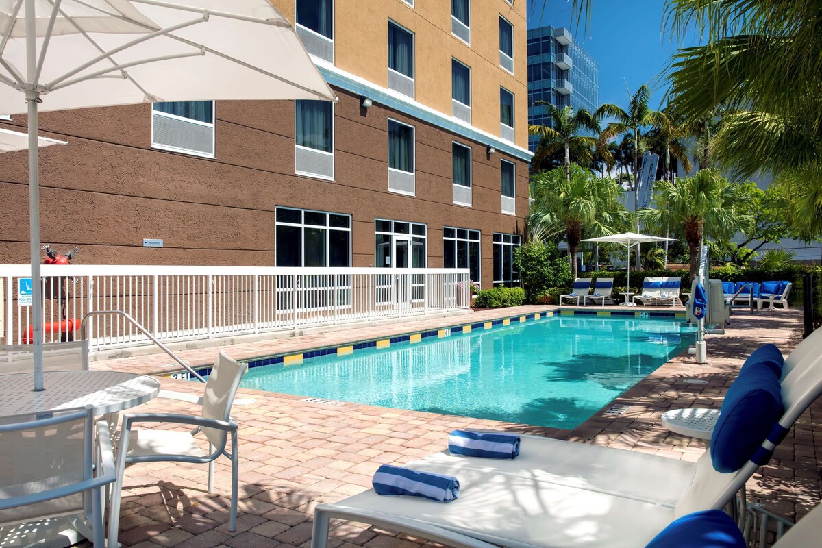 마이애미 가든 (FL) Hampton Inn by Hilton Hallandale Beach Aventura 호텔 스위트룸