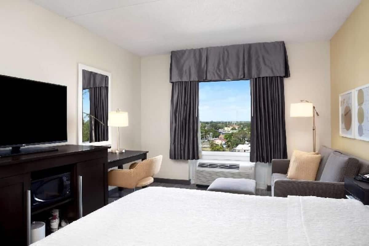 Hypo-allergenic bedding, in-room safe, desk, laptop workspace