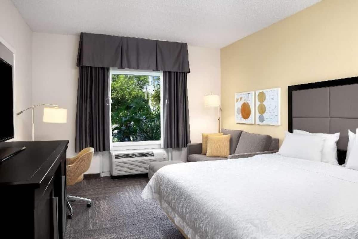 Hypo-allergenic bedding, in-room safe, desk, laptop workspace