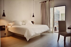 Deluxe Double Room, 1 King Bed, Pool View | Minibar, in-room safe, blackout drapes, iron/ironing board - Kinbe Hotel Boutique (Playa del Carmen)