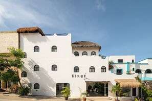 Front of property - Kinbe Hotel Boutique (Playa del Carmen)
