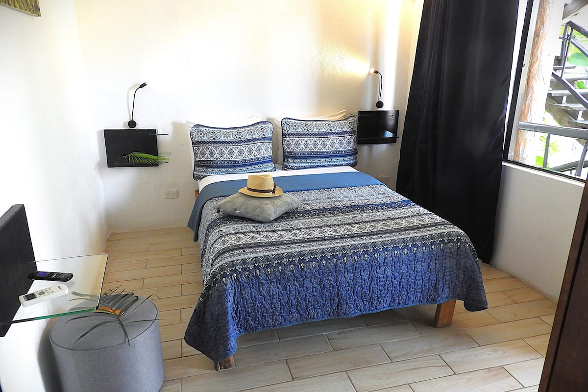 Doppelzimmer, 1 Doppelbett | 1 Schlafzimmer, Minibar, Zimmersafe, Verdunkelungsvorhänge