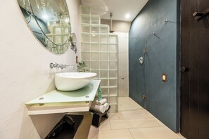 Deluxe Double Room, 1 King Bed, Pool View | Bathroom | Shower, free toiletries, hair dryer, towels