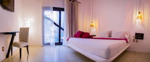 Deluxe-Doppelzimmer, 1 King-Bett, Poolblick