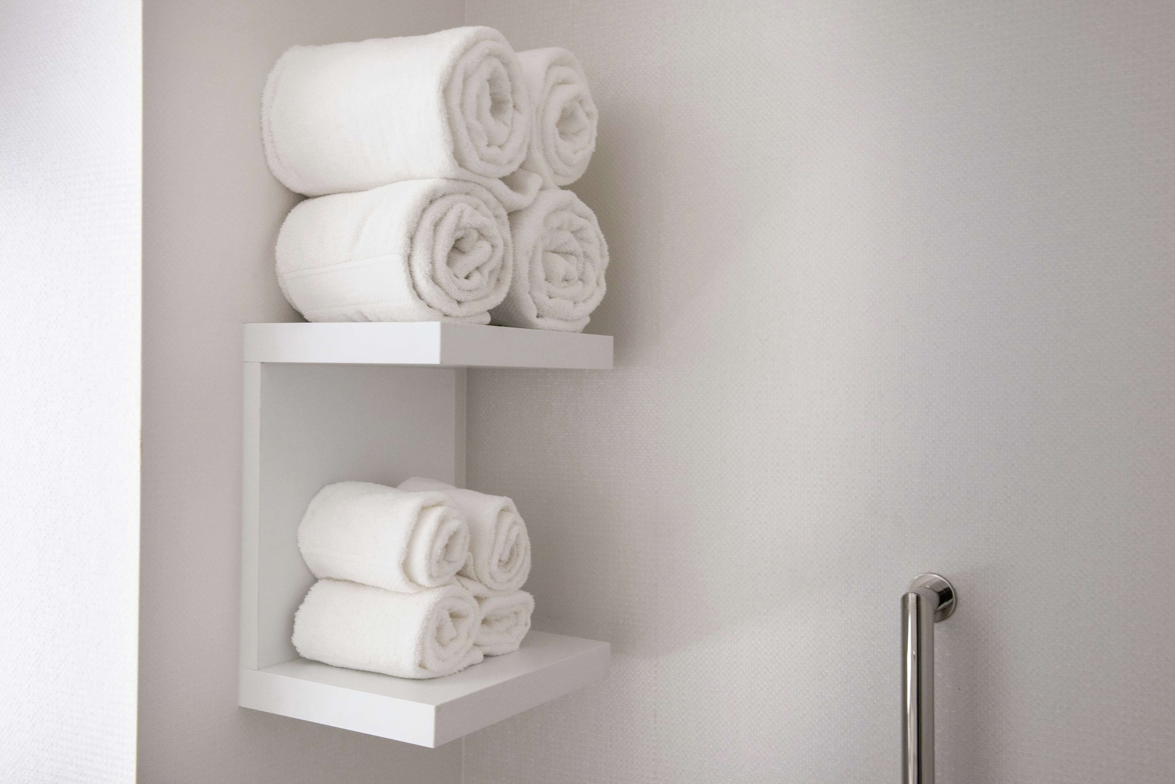 room, 1 king bed, accessible, non smoking (mobility & hearing, bathtub) | bathroom | free toiletries, hair dryer, towels