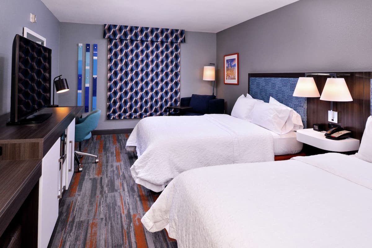 Room, 1 King Bed, Accessible, Non Smoking (Mobility & Hearing, Bathtub) | Premium bedding, in-room safe, desk, iron/ironing board