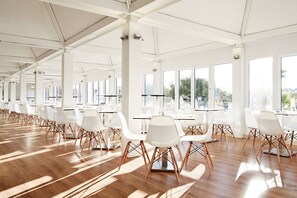 Breakfast, lunch and dinner served - Hotel Globales Cala´n Bosch (Ciutadella de Menorca)