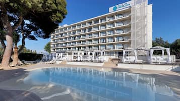 2 piscinas externas, guarda-sóis, espreguiçadeiras