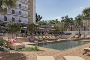 2 piscines a l'aire lliure, para-sols i gandules 