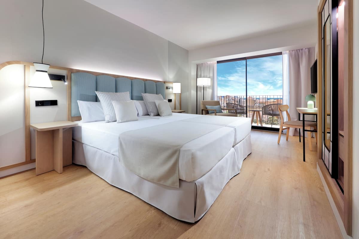 In-room safe, laptop workspace, blackout drapes, WiFi (free)
