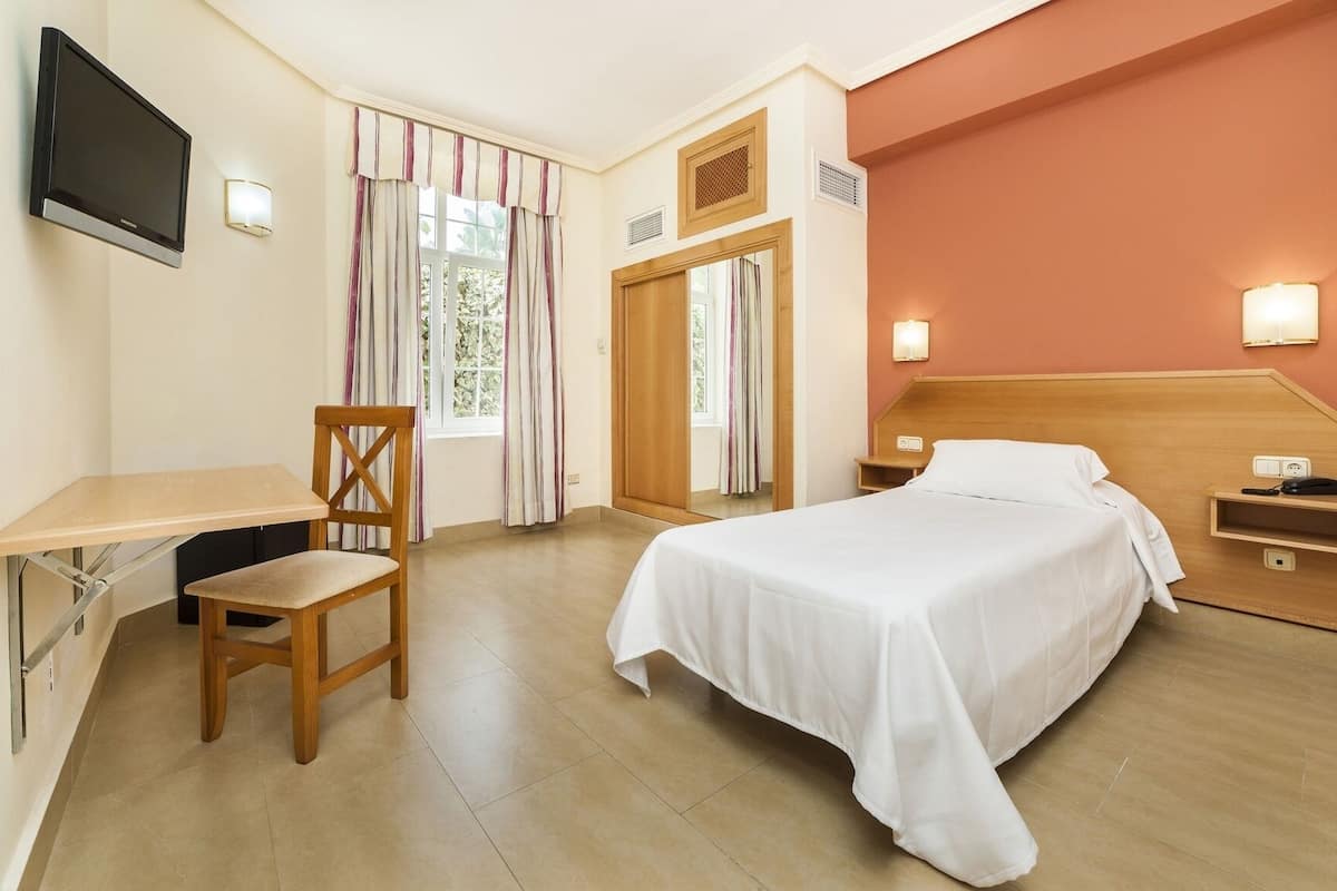 1 bedroom, in-room safe, blackout drapes, free WiFi