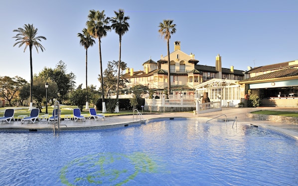 Indoor pool, outdoor pool