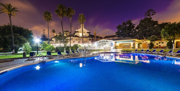 Indoor pool, outdoor pool