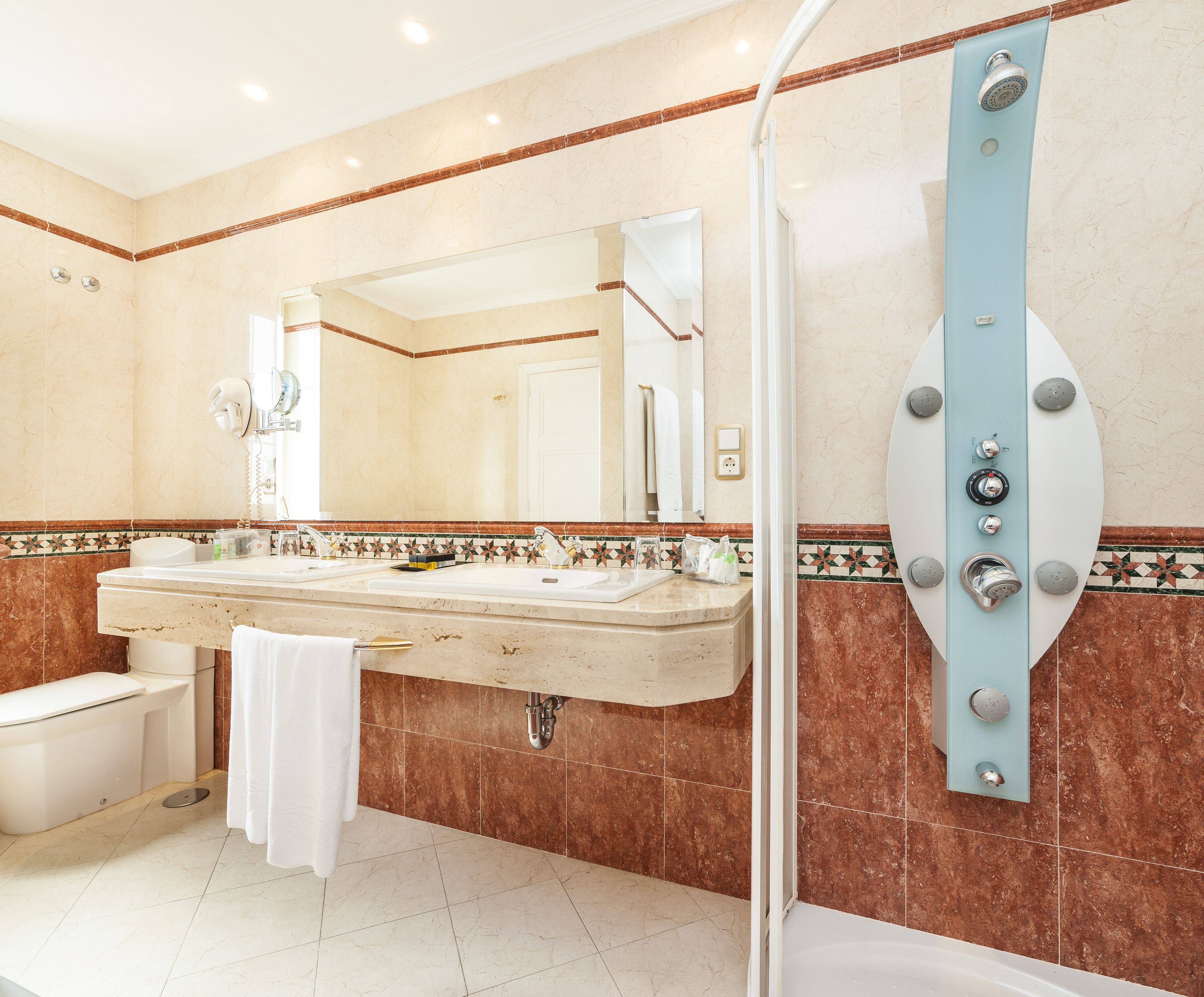 Photo - Globales Reina Cristina