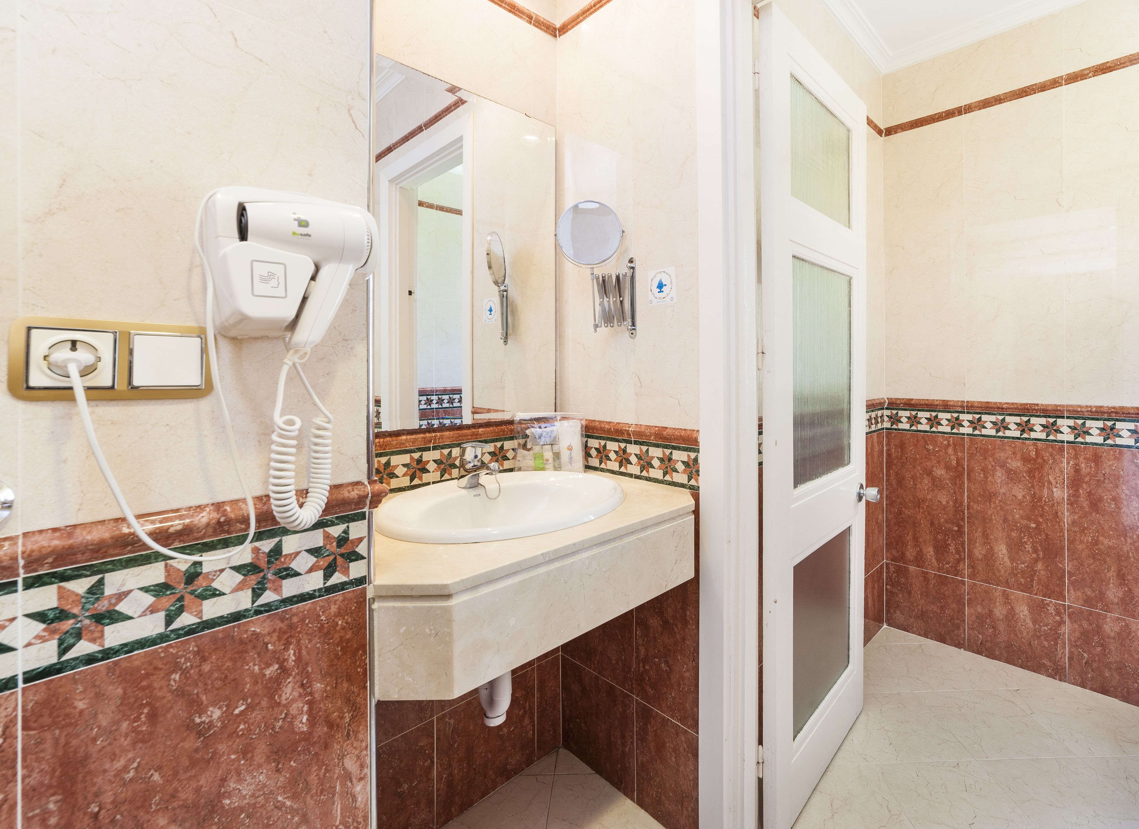 Photo - Globales Reina Cristina