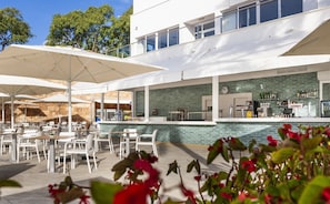 Poolside bar