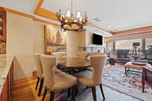Apartamento, 2 habitaciones (Platinum) | Comedor